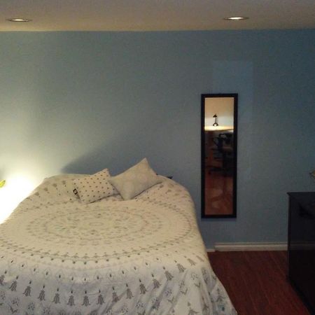 Burris Guest House Burnaby Bagian luar foto