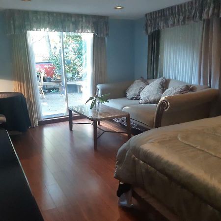 Burris Guest House Burnaby Bagian luar foto