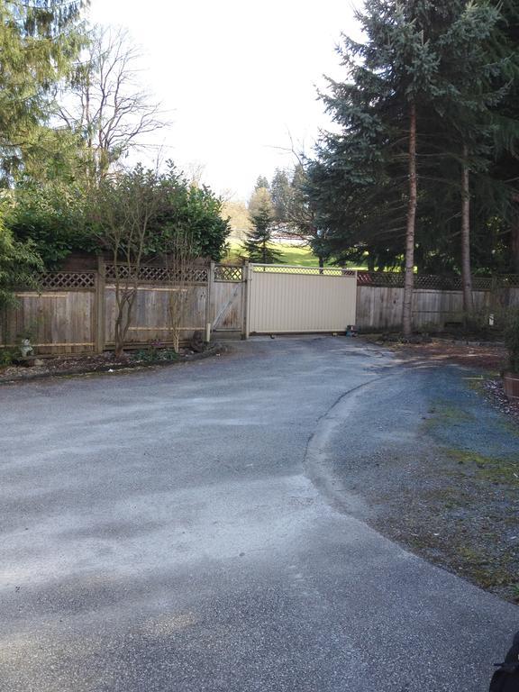Burris Guest House Burnaby Bagian luar foto
