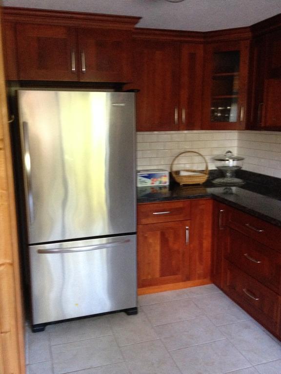 Burris Guest House Burnaby Bagian luar foto