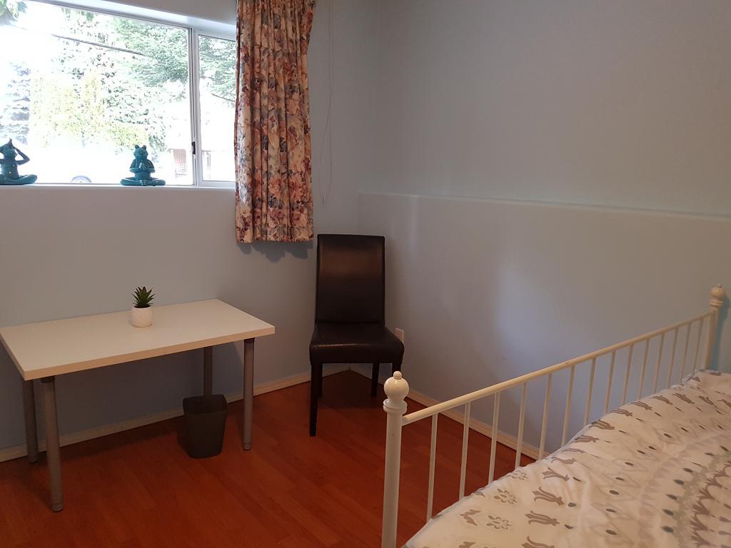 Burris Guest House Burnaby Bagian luar foto