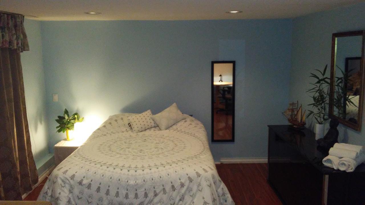Burris Guest House Burnaby Bagian luar foto