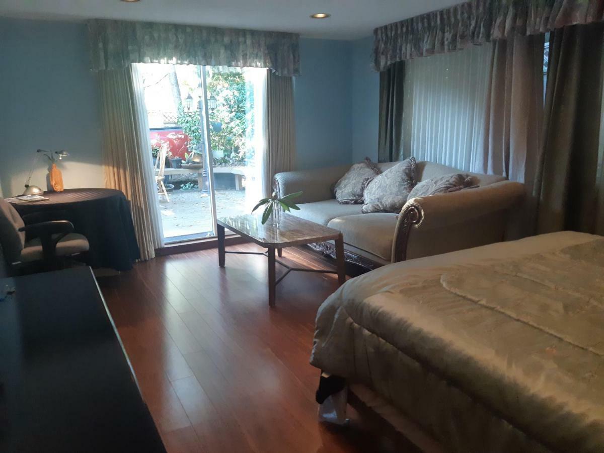 Burris Guest House Burnaby Bagian luar foto